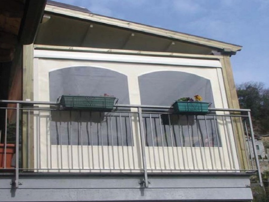 Tende in pvc antipioggia e antivento trsparenti per balconi